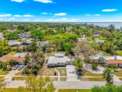 7807 Senrab Drive Bradenton FL 34209