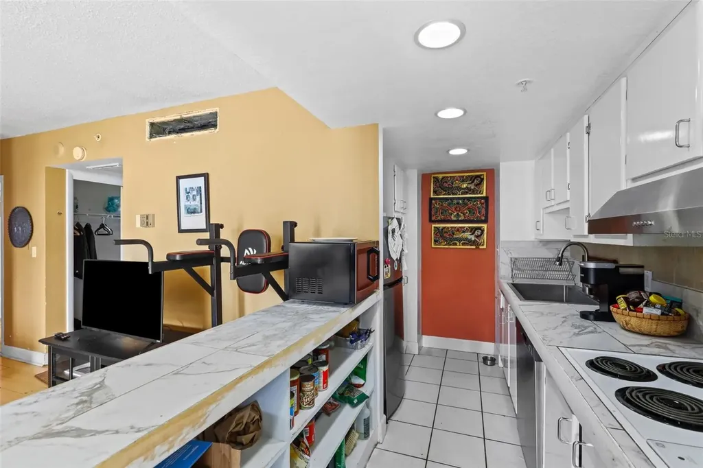 470 3rd Street S St Petersburg FL 33701
