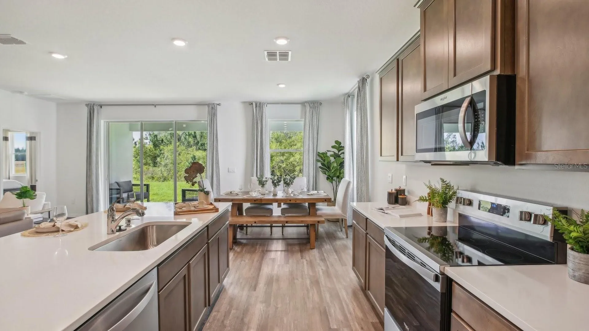 2401 Stratten Drive Zephyrhills FL 33541
