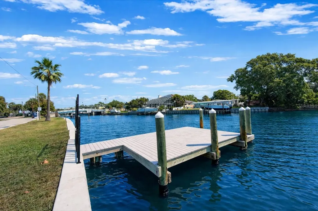 3945 Sunrise Drive S St Petersburg FL 33705