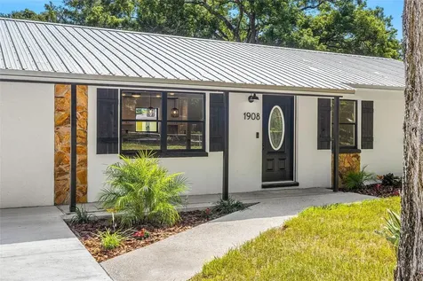 1908 N Barnes Street Plant City FL 33563