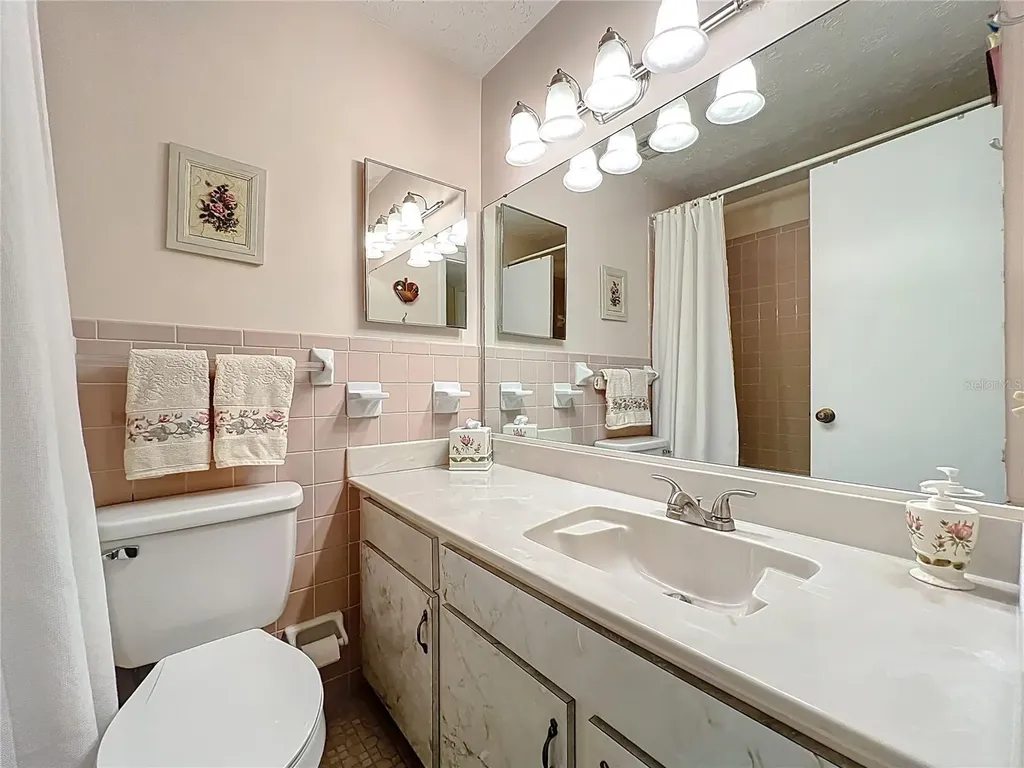 4262 Lake Underhill Road Orlando FL 32803