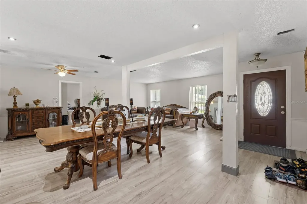 7033 Tallowtree Lane Orlando FL 32835