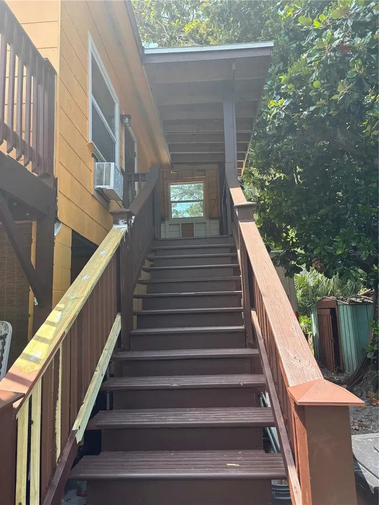1217 Carolyn Lane Clearwater FL 33755
