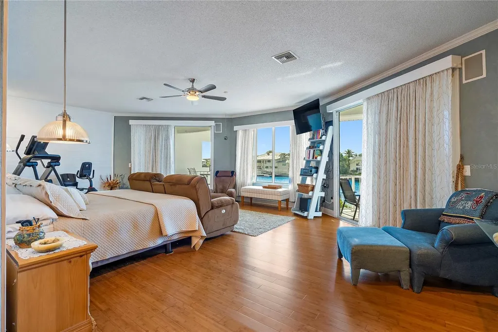 830 Pinellas Bayway S St Petersburg FL 33715