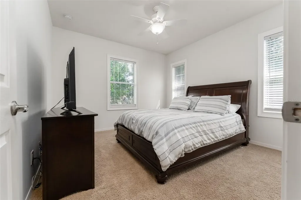 16007 Loneoak View Drive Lithia FL 33547
