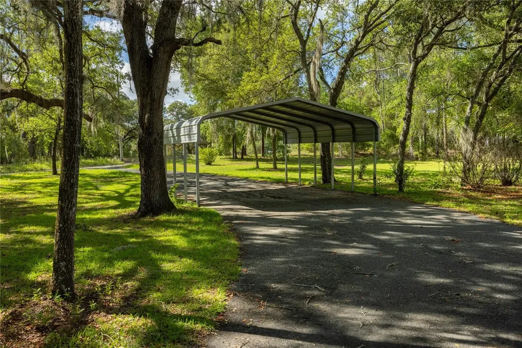 14890 SE 20th Street Morriston FL 32668