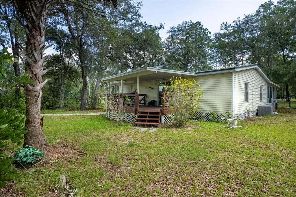 14890 SE 20th Street Morriston FL 32668