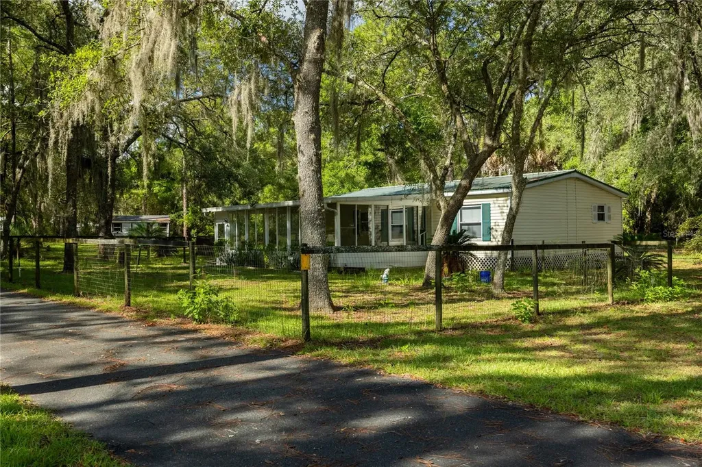 14890 SE 20th Street Morriston FL 32668