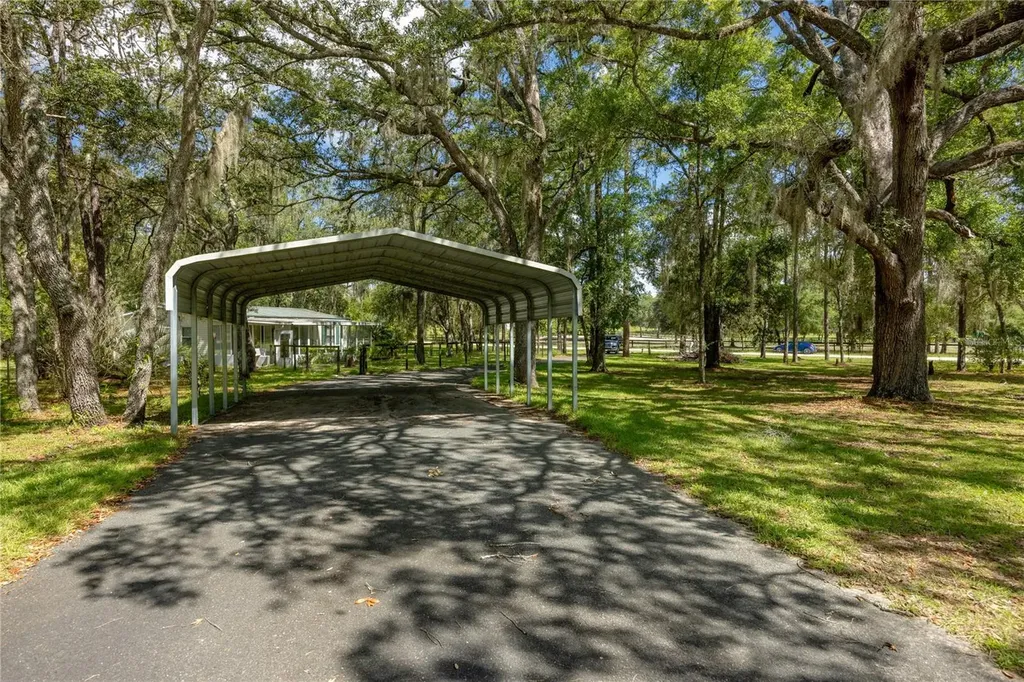 14890 SE 20th Street Morriston FL 32668