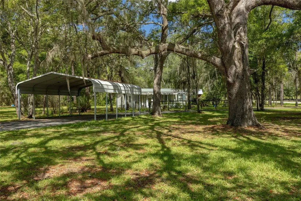 14890 SE 20th Street Morriston FL 32668