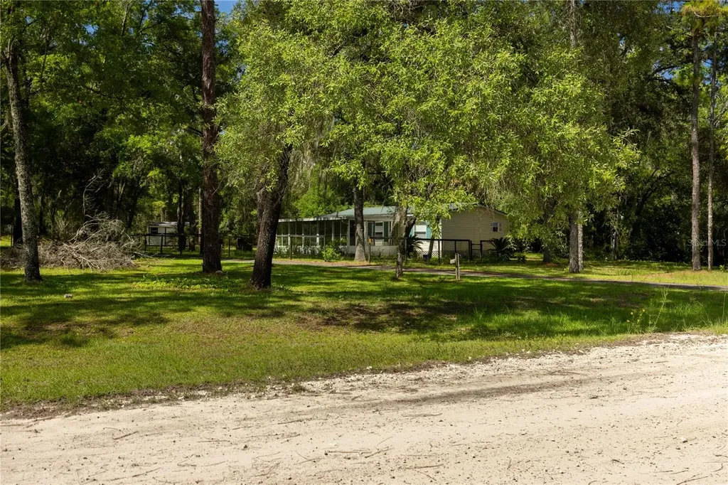 14890 SE 20th Street Morriston FL 32668