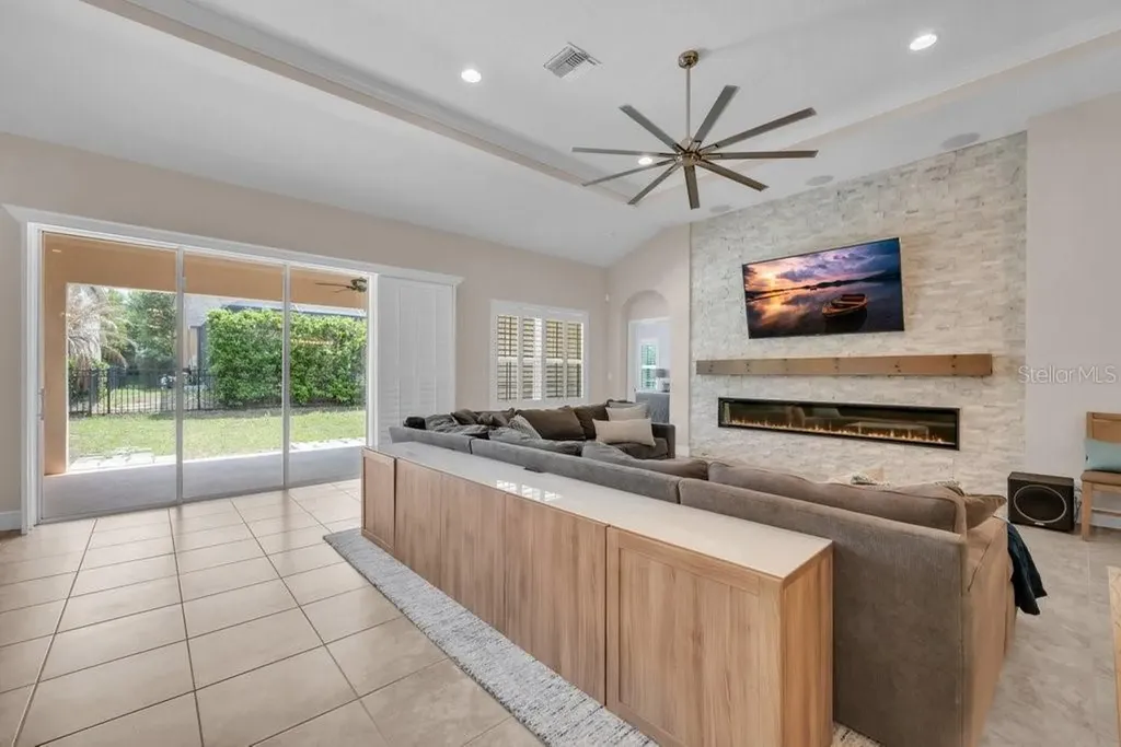 5204 Sparrowglen Place Lithia FL 33547