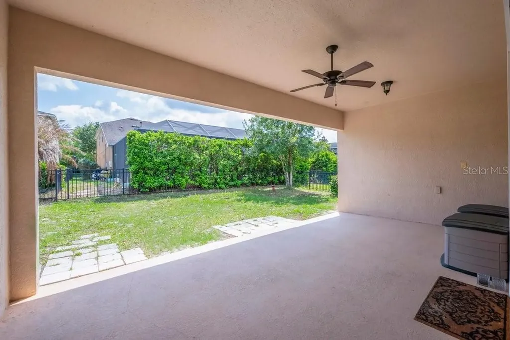 5204 Sparrowglen Place Lithia FL 33547
