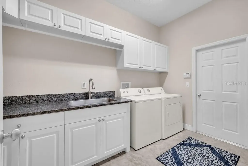 5204 Sparrowglen Place Lithia FL 33547
