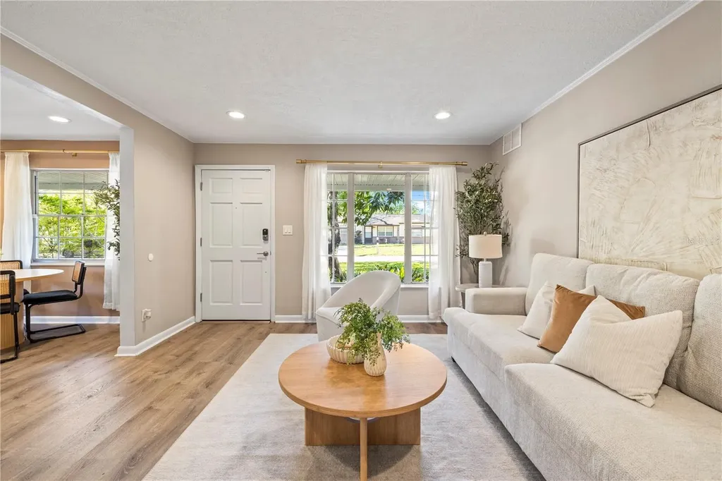 815 W Lowry Lane Tampa FL 33604