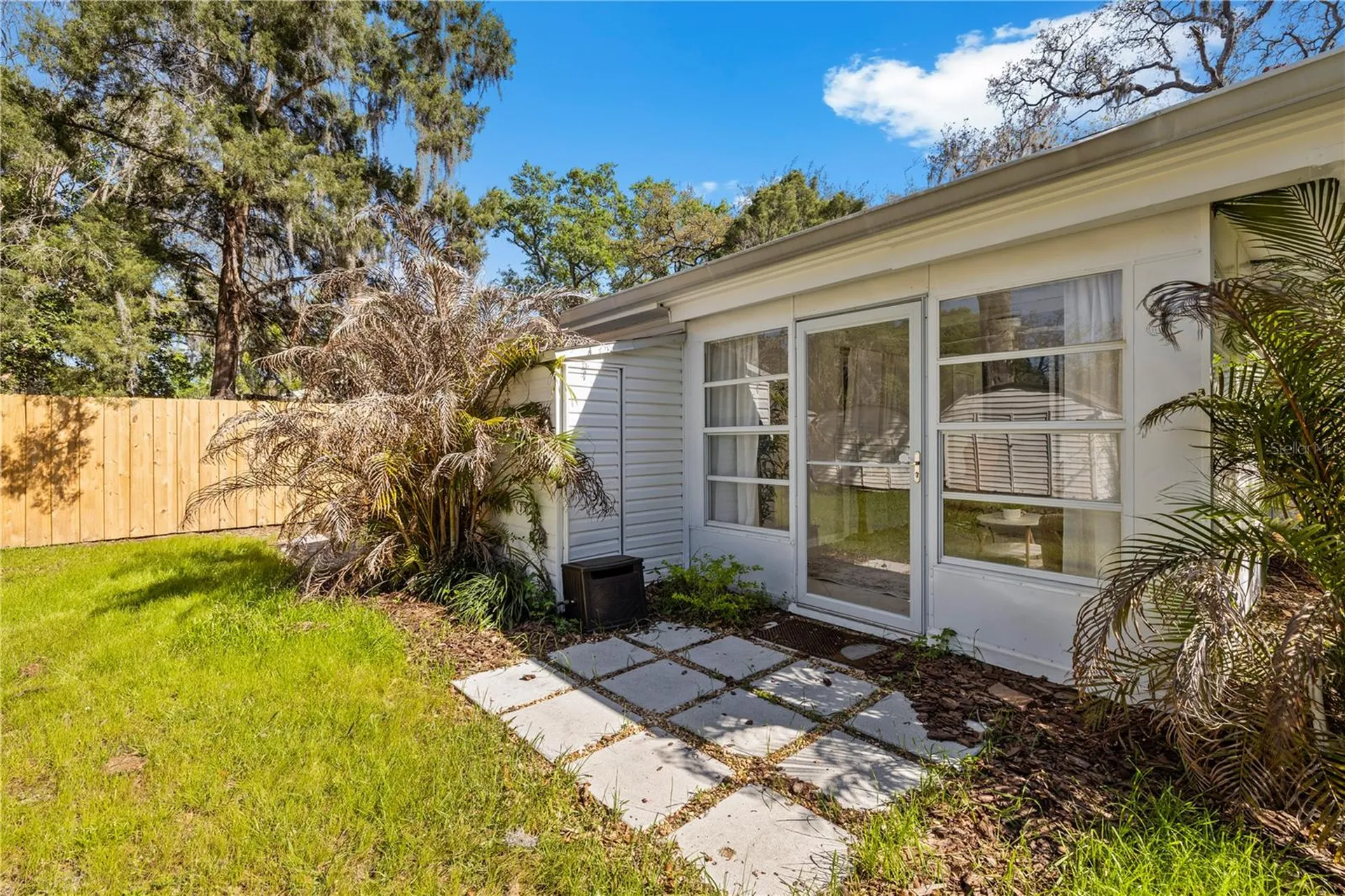 815 W Lowry Lane Tampa FL 33604