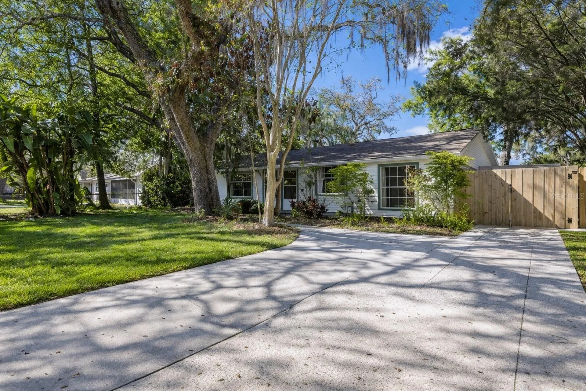 815 W Lowry Lane Tampa FL 33604