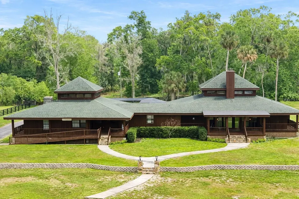 13910 Corkwood Lane Astatula FL 34705