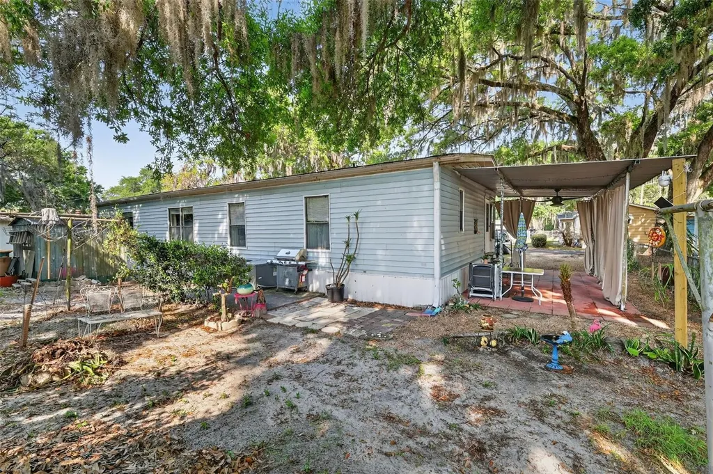 904 Maplewood Street Tavares FL 32778