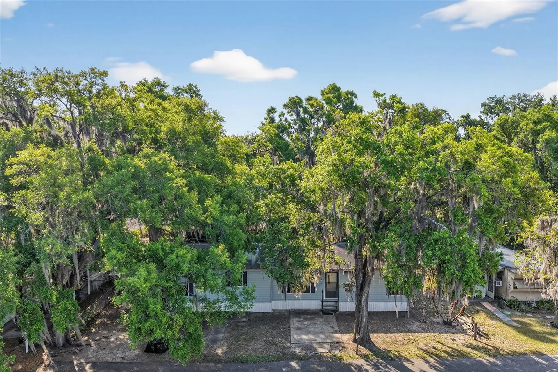 904 Maplewood Street Tavares FL 32778