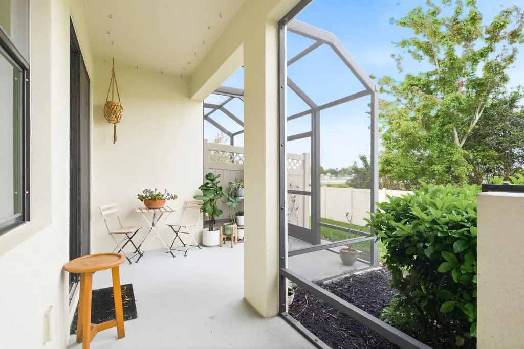 11636 Crowned Sparrow Lane Tampa FL 33626