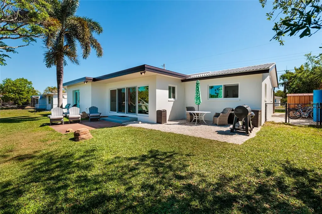 9298 Sun Isle Drive NE St Petersburg FL 33702