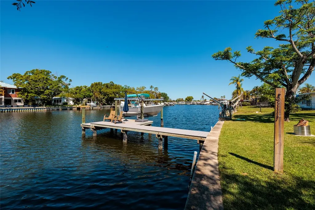 9298 Sun Isle Drive NE St Petersburg FL 33702