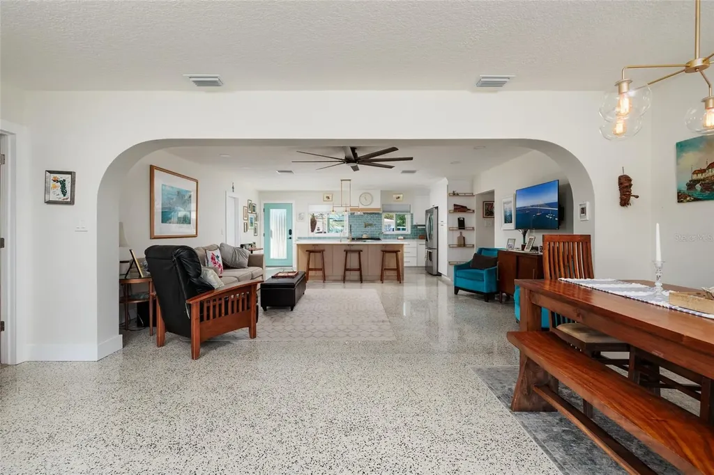 9298 Sun Isle Drive NE St Petersburg FL 33702