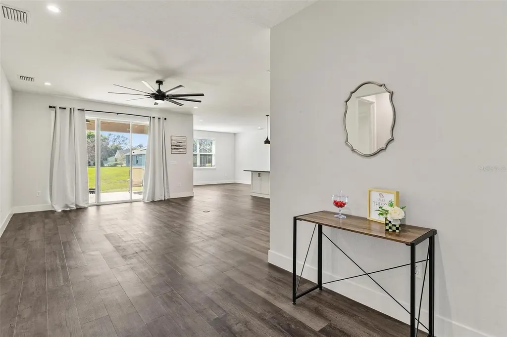 415 N Dixie Drive Howey In The Hills FL 34737