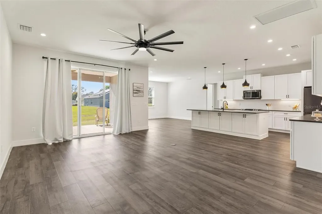 415 N Dixie Drive Howey In The Hills FL 34737