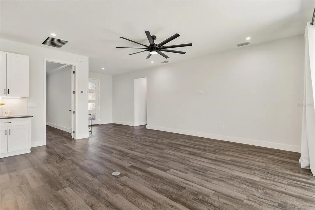 415 N Dixie Drive Howey In The Hills FL 34737