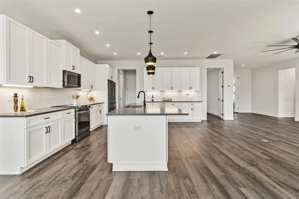 415 N Dixie Drive Howey In The Hills FL 34737