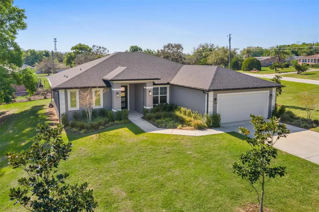 415 N Dixie Drive Howey In The Hills FL 34737