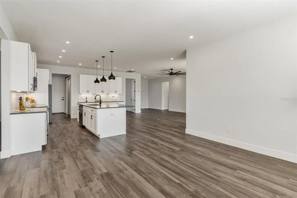 415 N Dixie Drive Howey In The Hills FL 34737