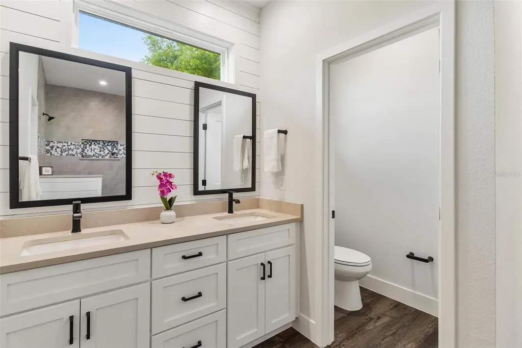 415 N Dixie Drive Howey In The Hills FL 34737