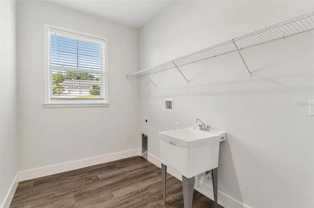 415 N Dixie Drive Howey In The Hills FL 34737
