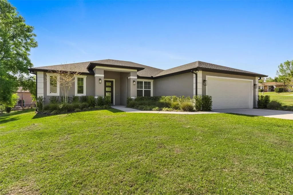 415 N Dixie Drive Howey In The Hills FL 34737