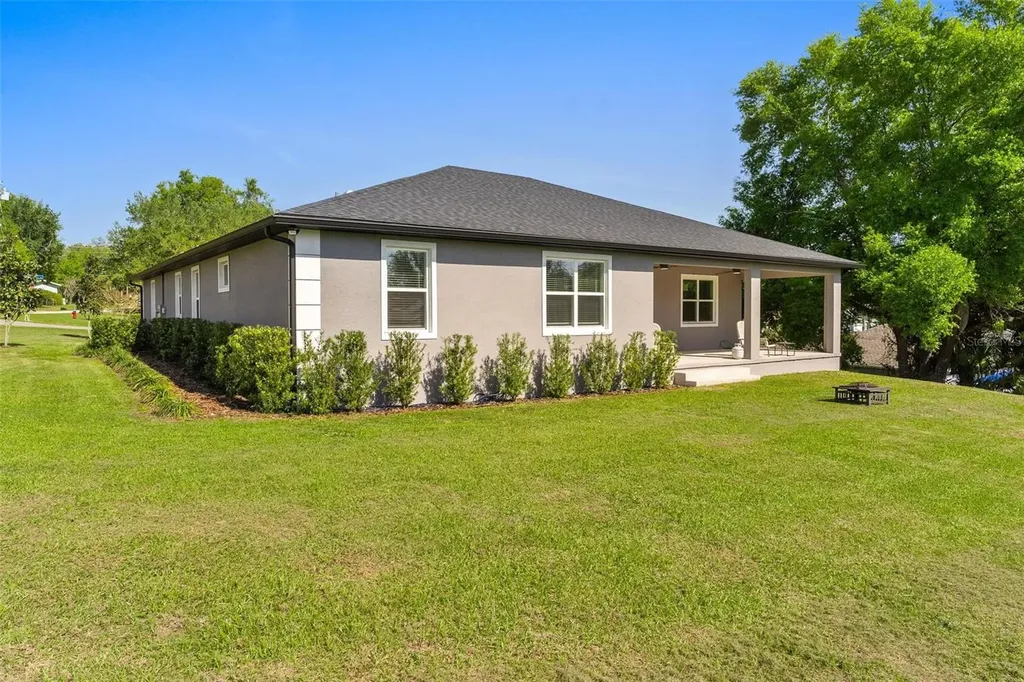 415 N Dixie Drive Howey In The Hills FL 34737