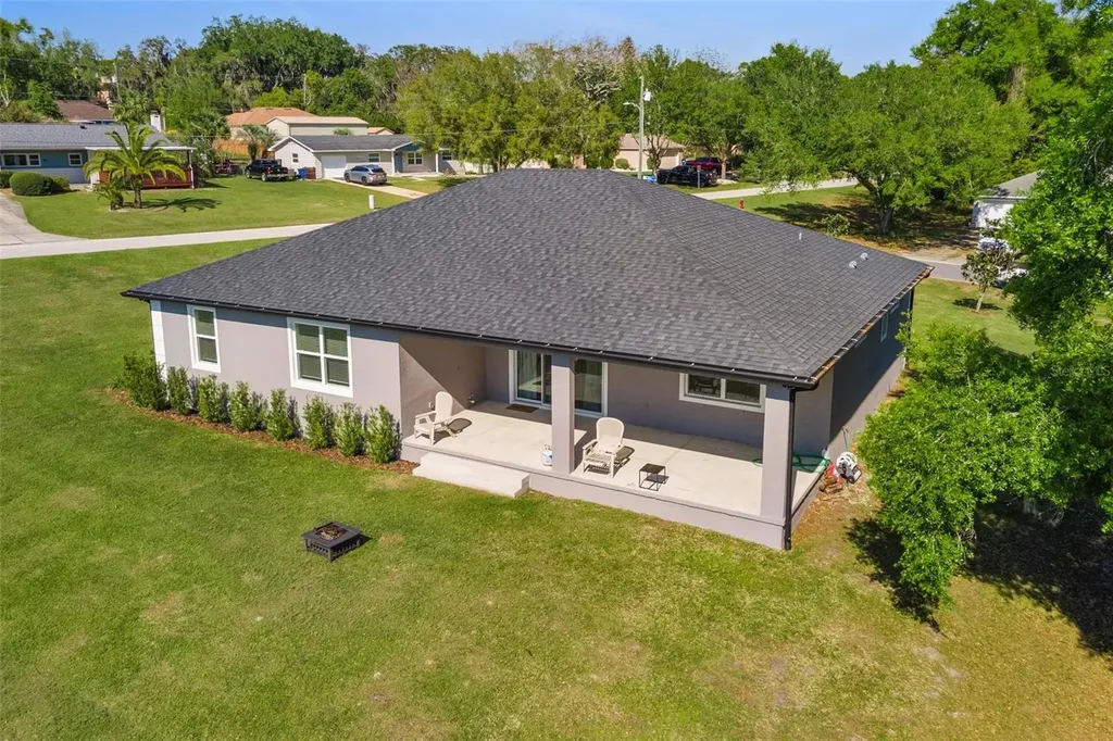 415 N Dixie Drive Howey In The Hills FL 34737