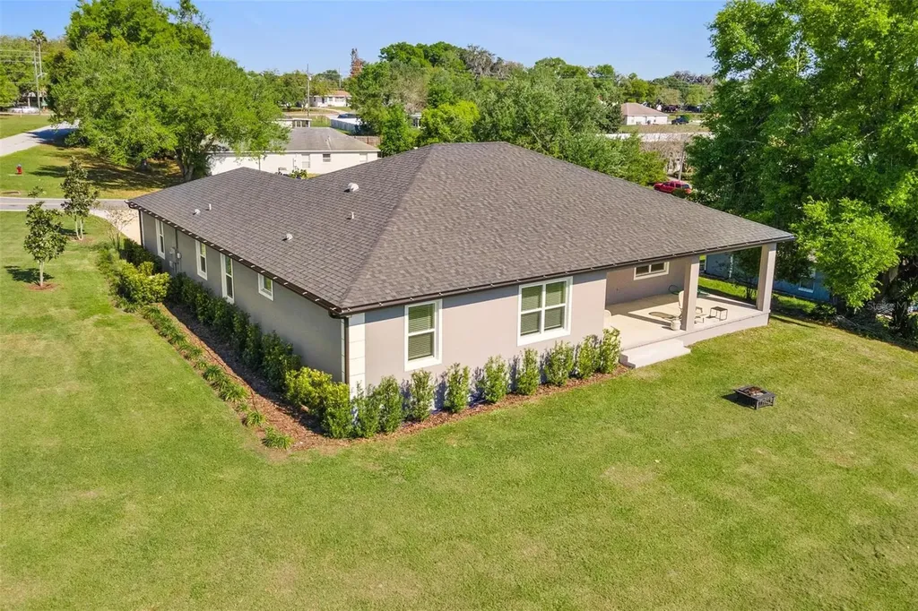 415 N Dixie Drive Howey In The Hills FL 34737