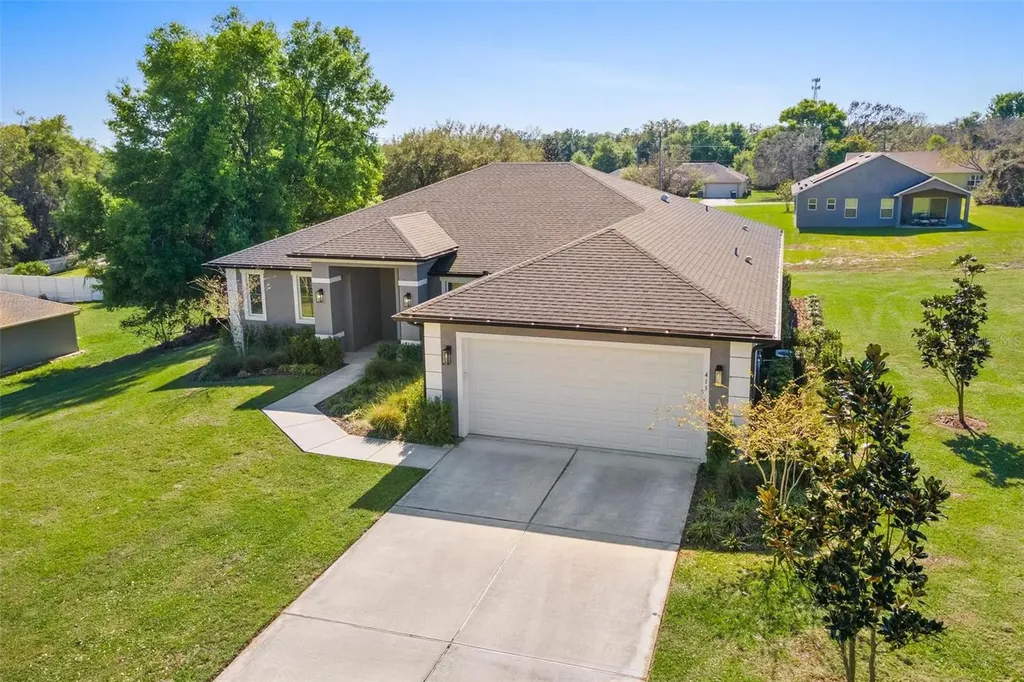 415 N Dixie Drive Howey In The Hills FL 34737