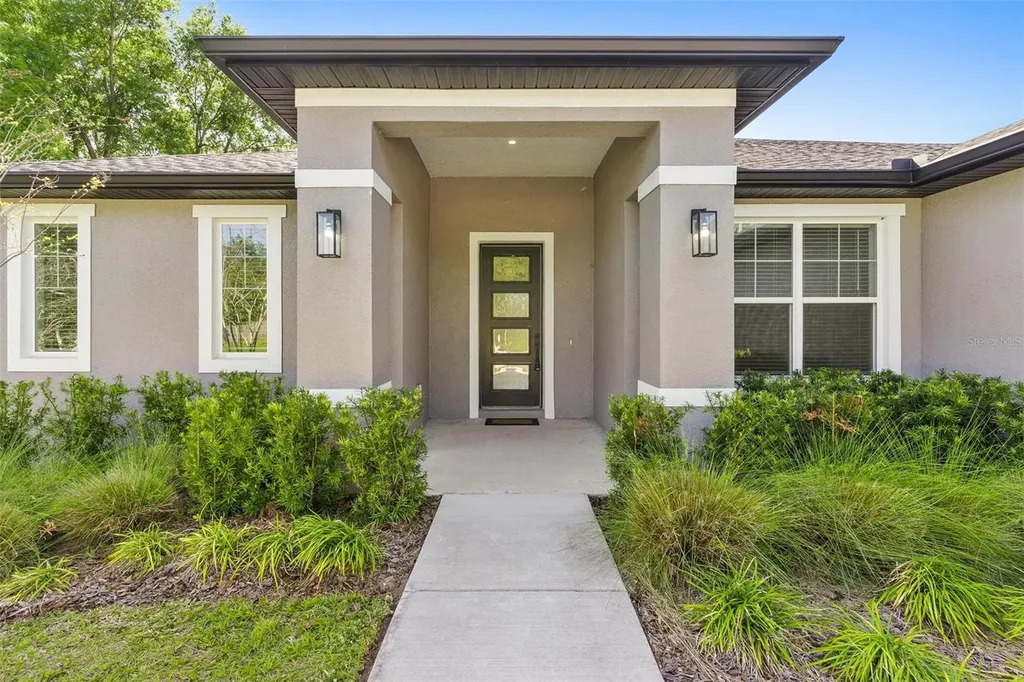 415 N Dixie Drive Howey In The Hills FL 34737