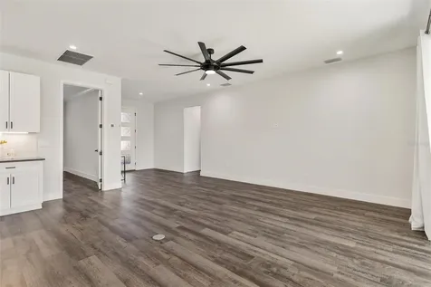 415 N Dixie Drive Howey In The Hills FL 34737