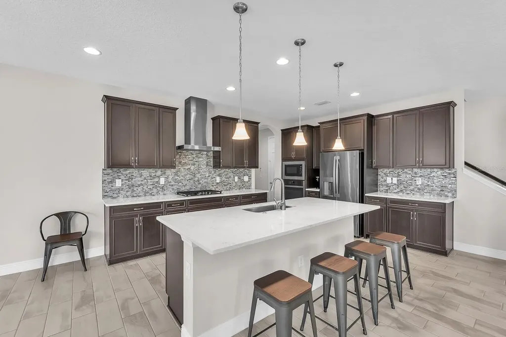 14615 Red Castle Avenue Lithia FL 33547
