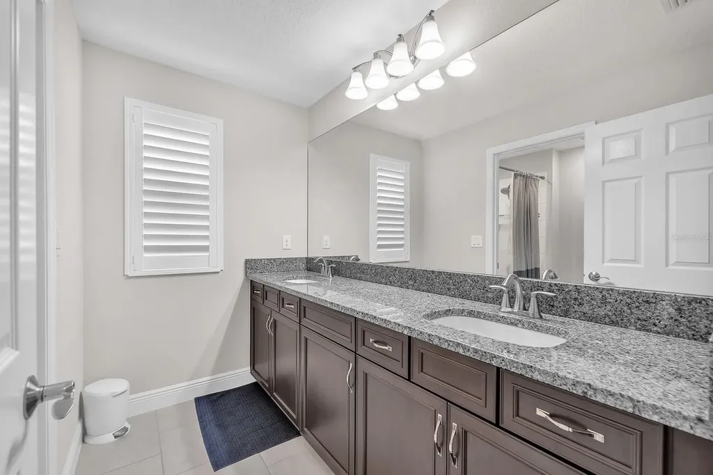 14615 Red Castle Avenue Lithia FL 33547