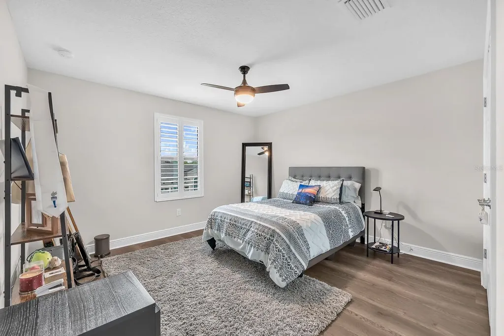 14615 Red Castle Avenue Lithia FL 33547
