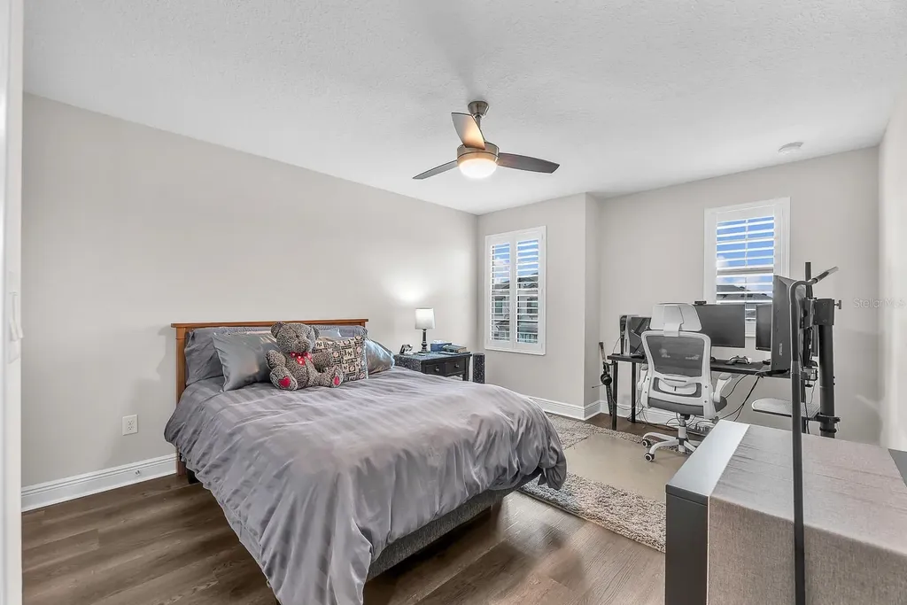 14615 Red Castle Avenue Lithia FL 33547