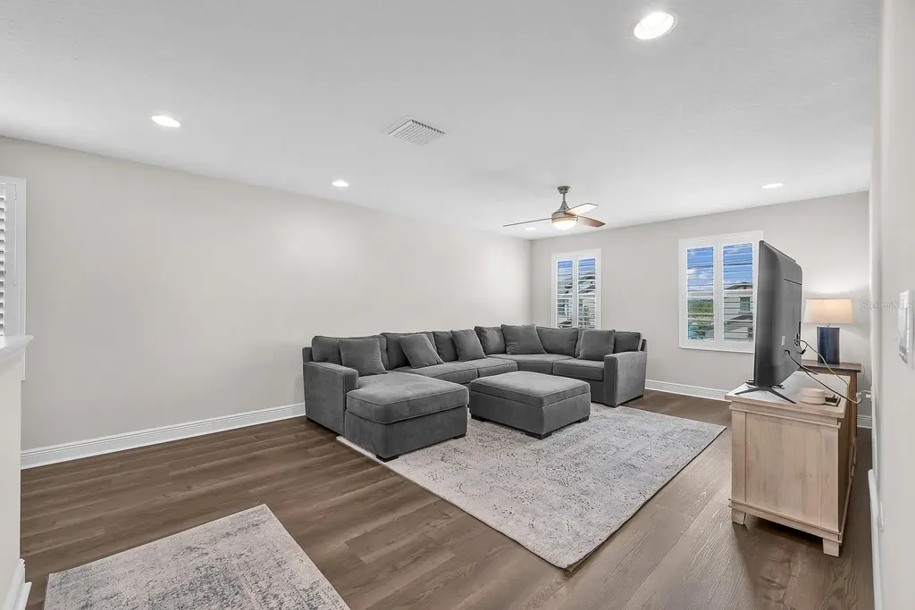 14615 Red Castle Avenue Lithia FL 33547