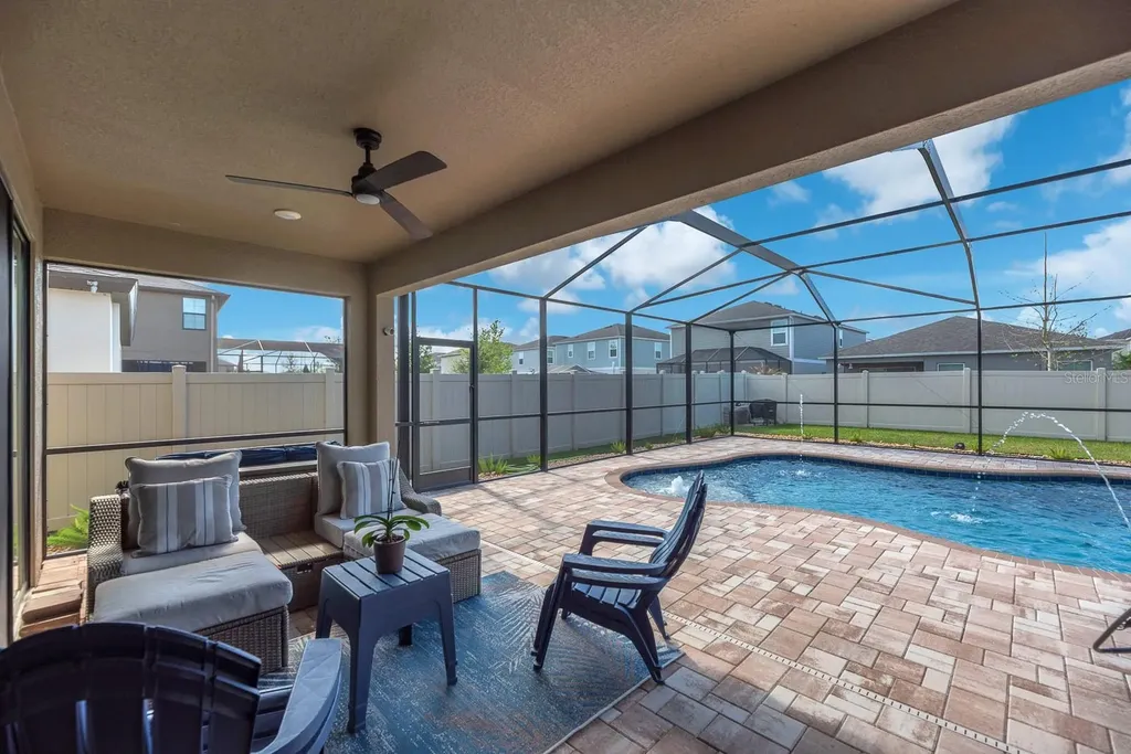 14615 Red Castle Avenue Lithia FL 33547